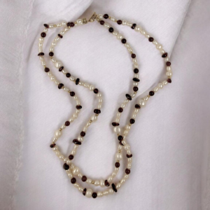 Collier en perles de culture et grenat