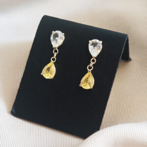 Boucles d'oreilles en or jaune 18K serties de saphirs