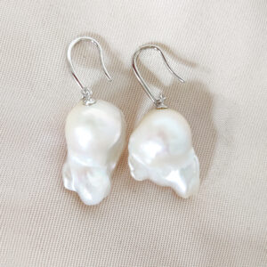 Boucles d'oreille en argent et perle "flame ball"