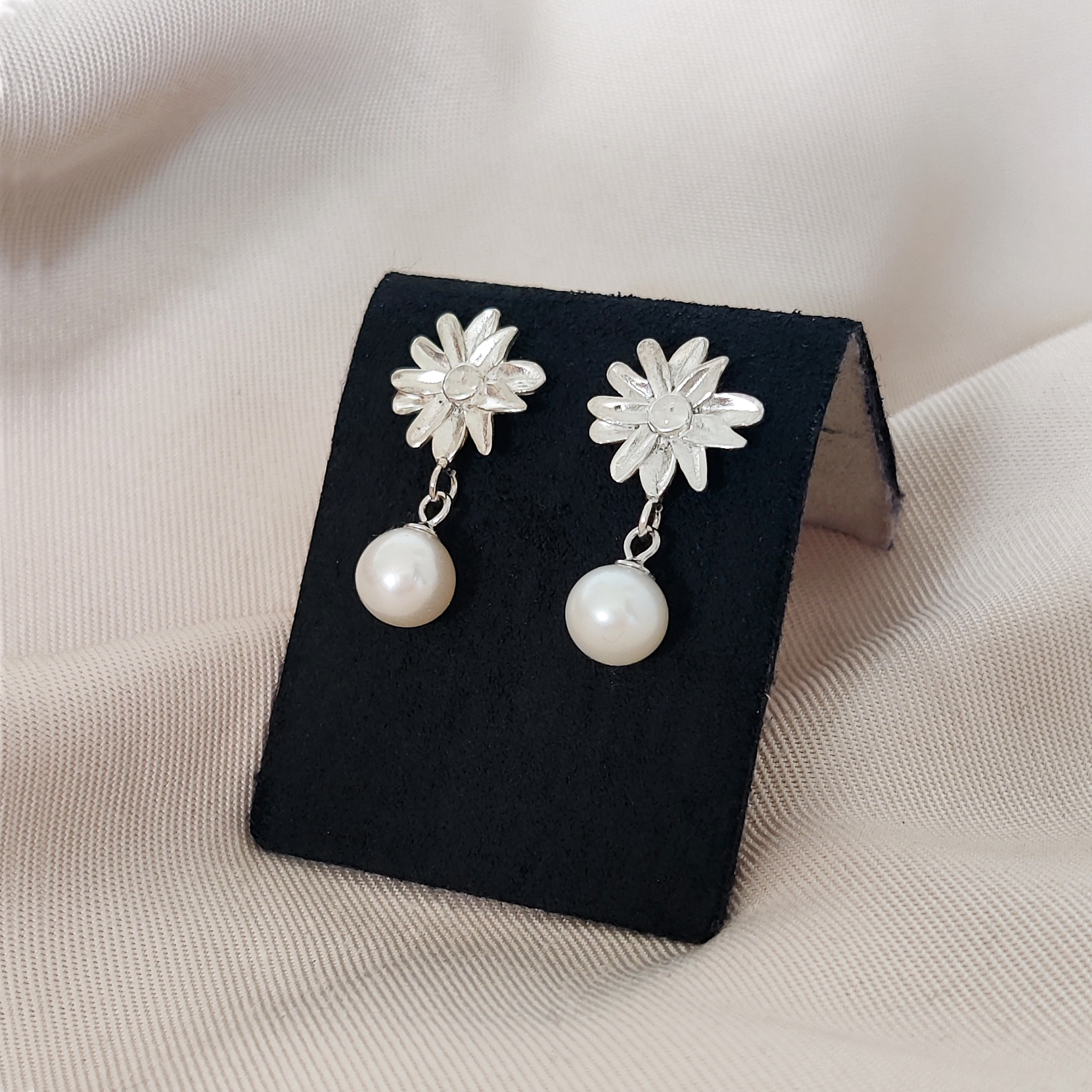 Boucles d'oreille en argent et perle d'eau douce – Image 4
