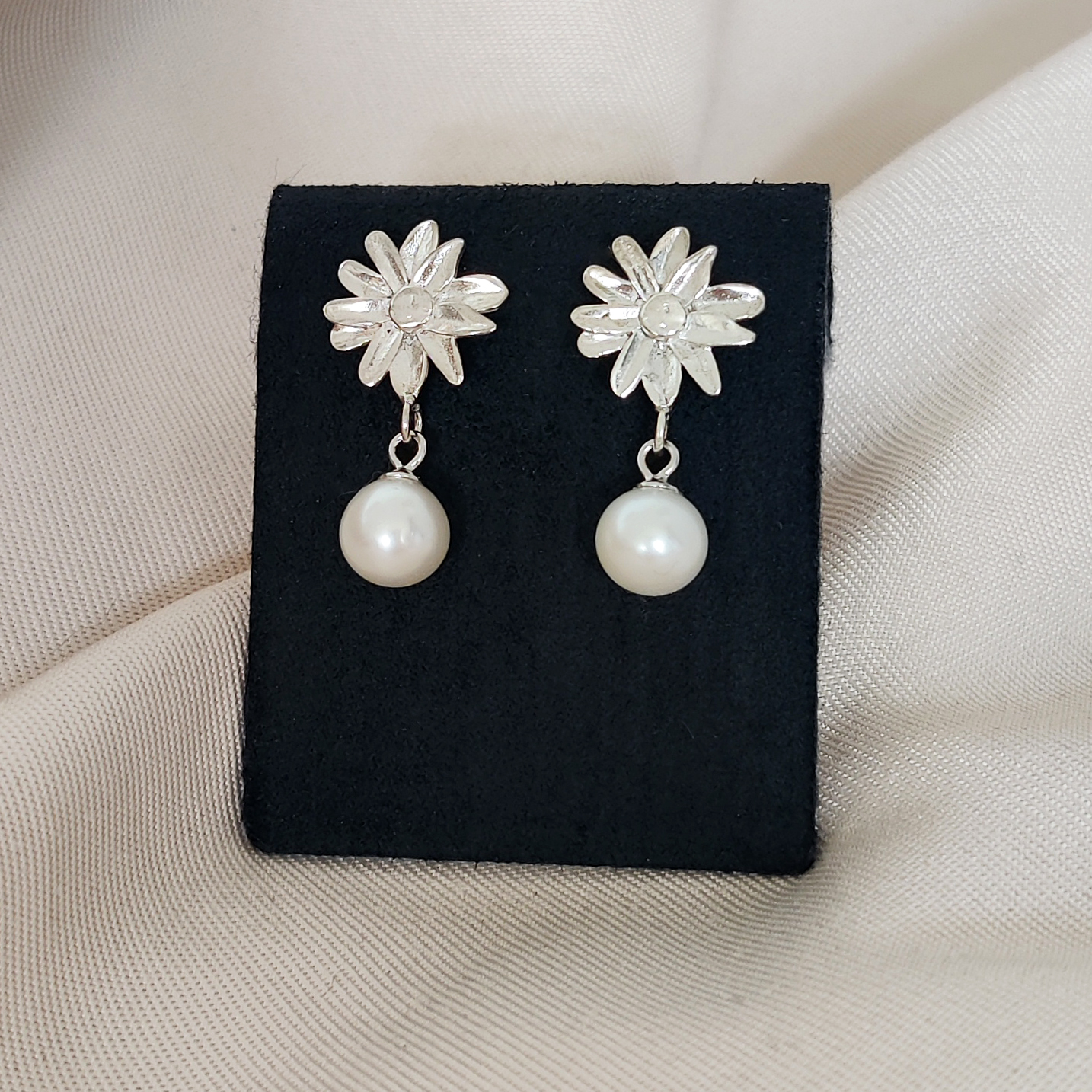 Boucles d'oreille en argent et perle d'eau douce – Image 5