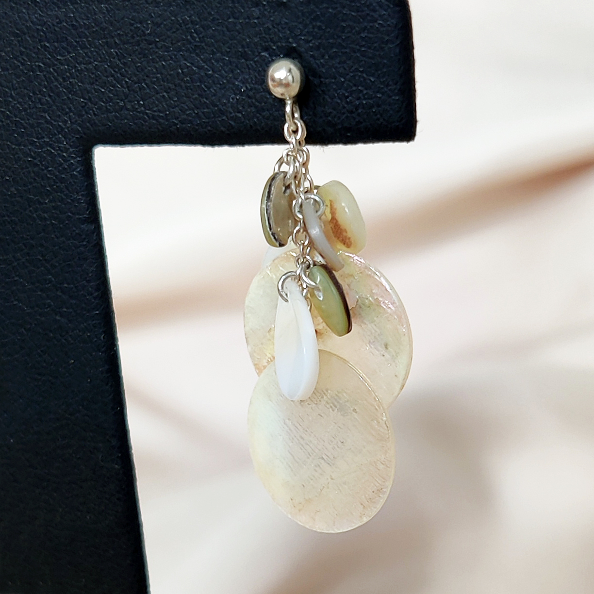 Boucles d'oreille en argent et nacre – Image 3