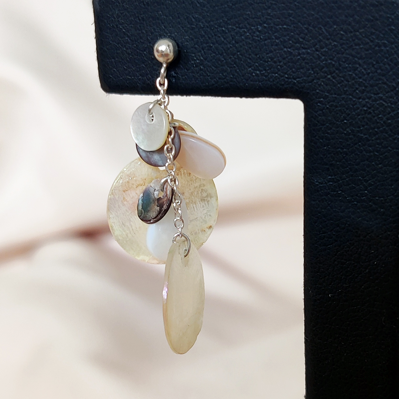 Boucles d'oreille en argent et nacre – Image 4