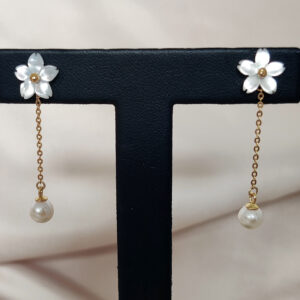Boucles d'oreille en argent, perle et nacre